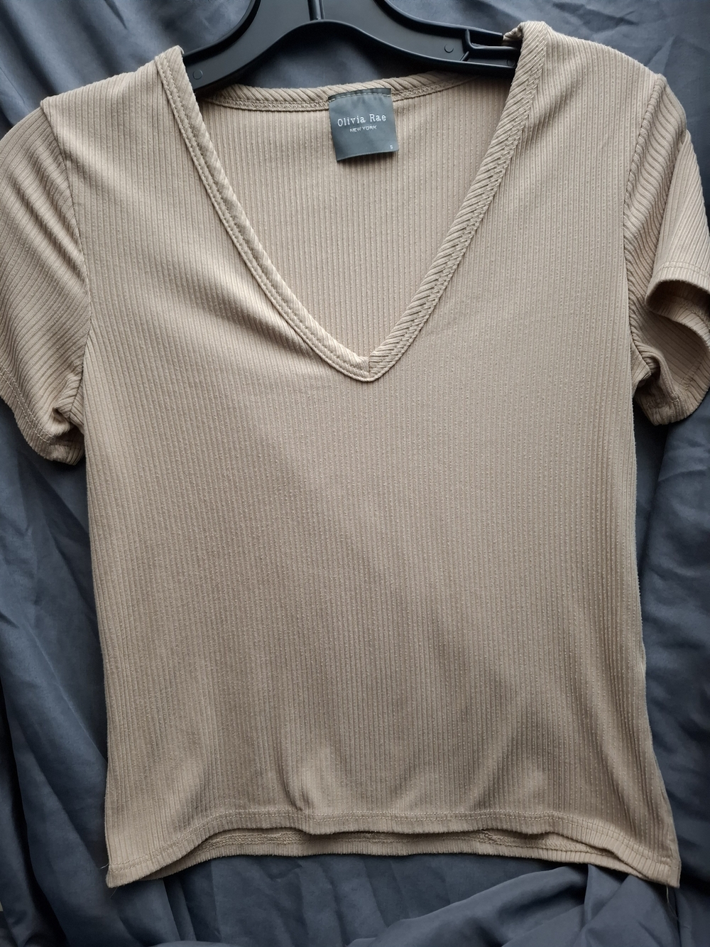 Olivia Rae Women's V-Neck Ribbed Tee in Light Beige Size Small